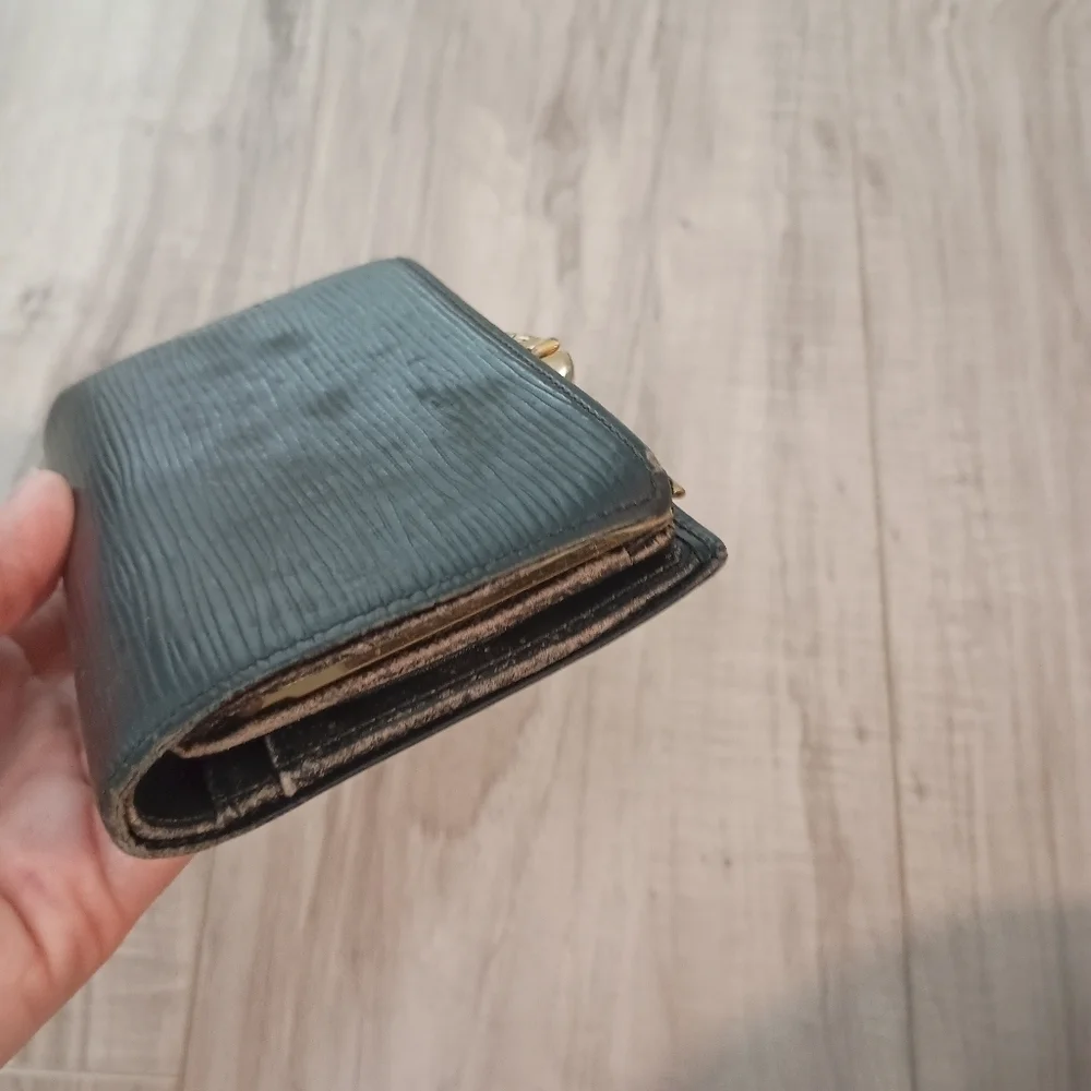 Louis Vuitton LV Epi Porte-Monnaie Viennois Bifold Wallet Noir Men